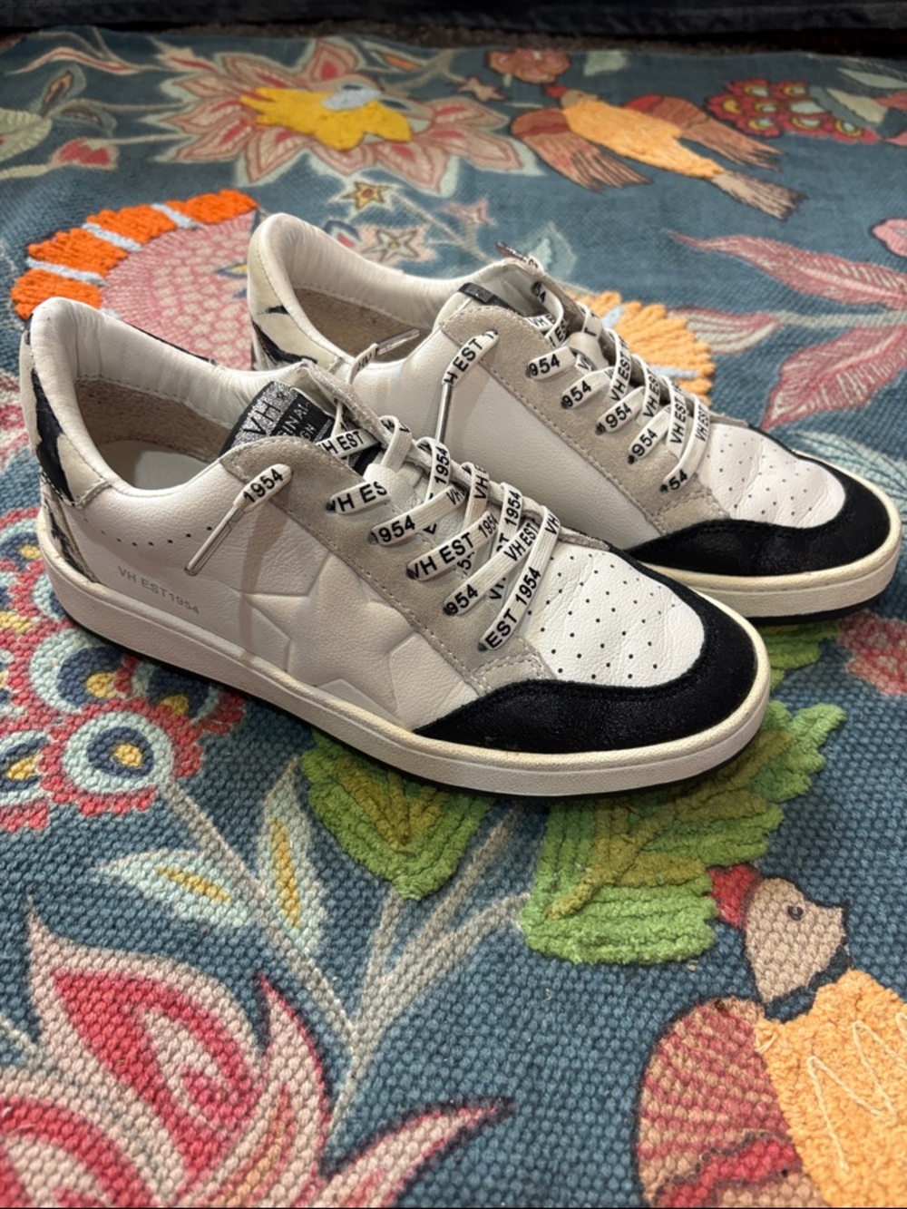 Vintage Havana White and Black Low-Top Sneakers with Branded Laces
